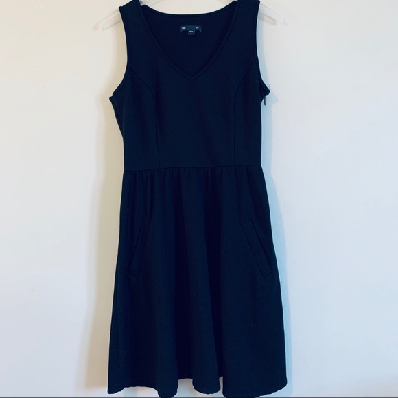Gap sleeveless dress with pockets. Size 4 - Picture 1 of 6